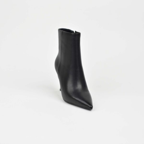 Black Swan T-015