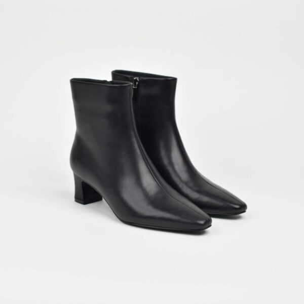 Noir Elegance T-032