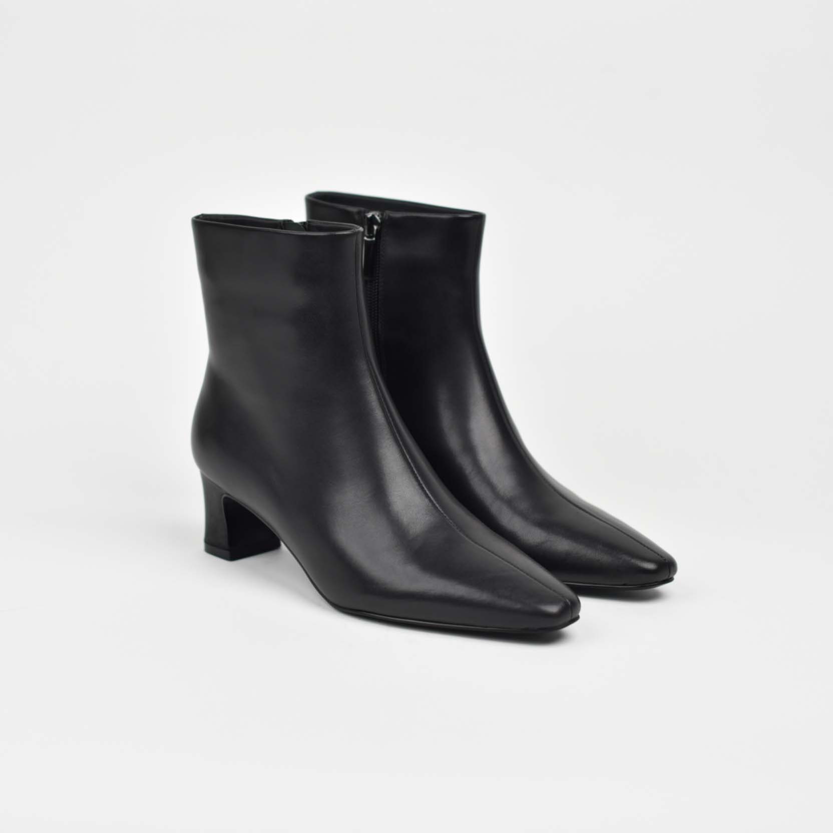 Noir Elegance T-032 - Image 1