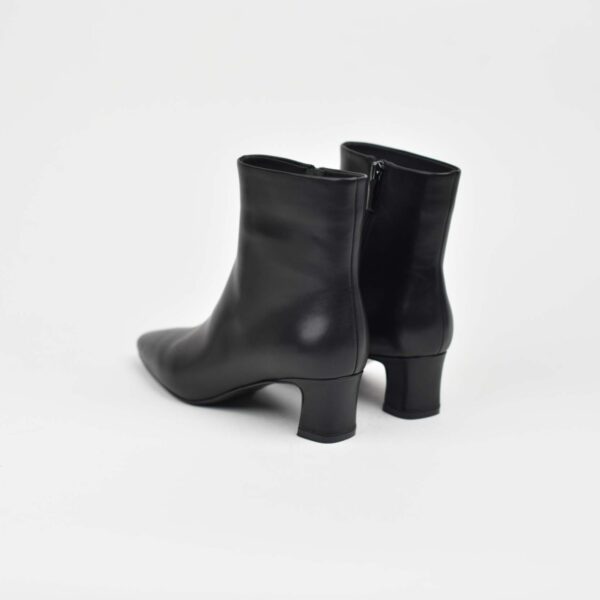 Noir Elegance T-032
