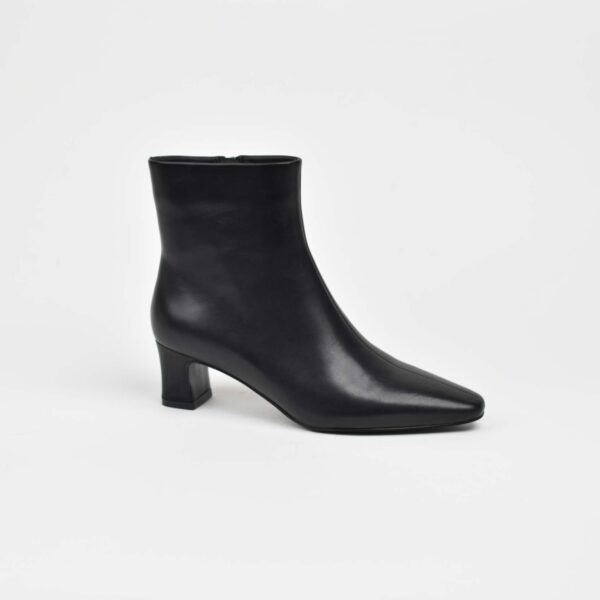 Noir Elegance T-032